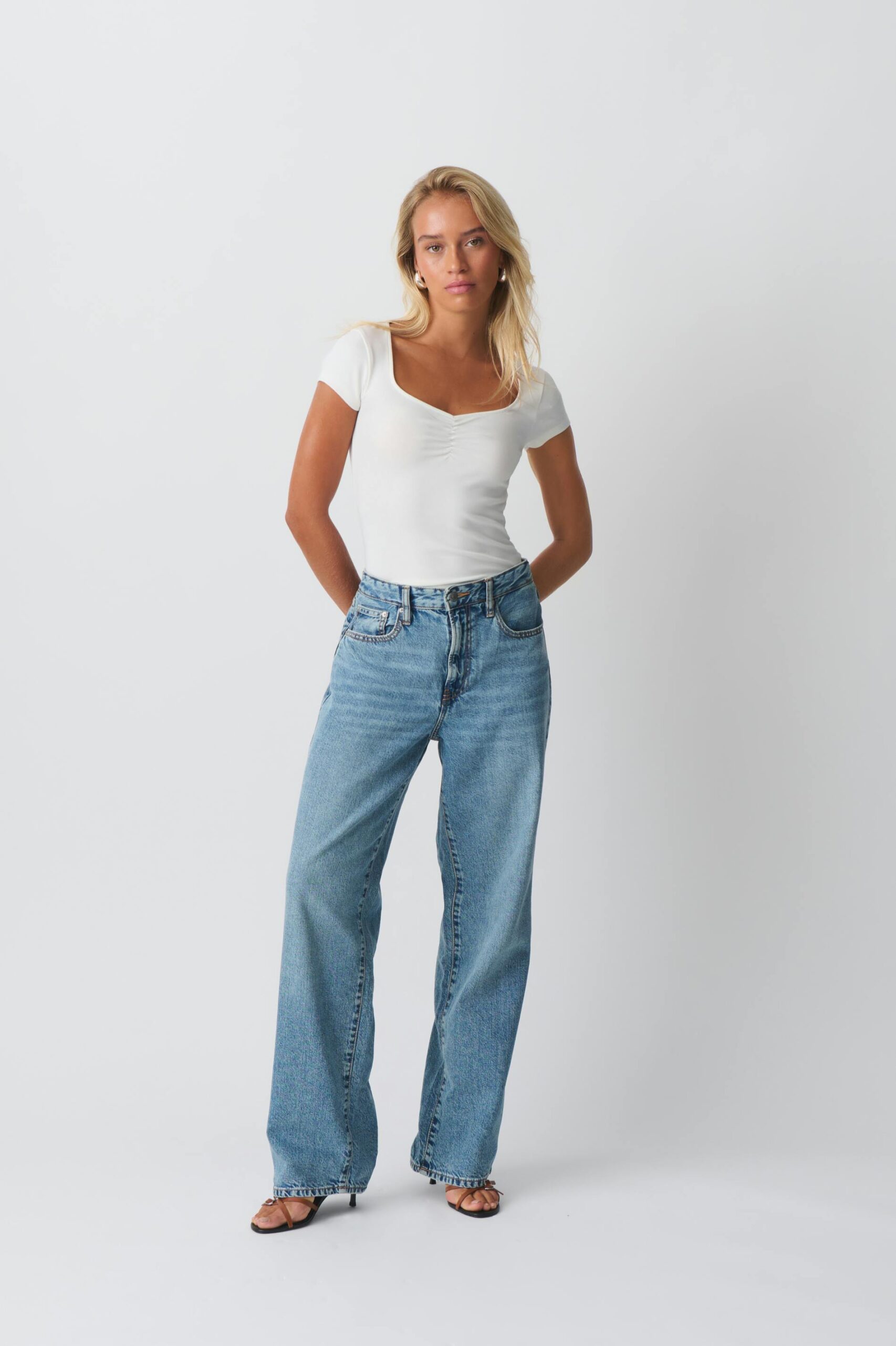 gina-tricot-jeans-152vuw-1.jpg