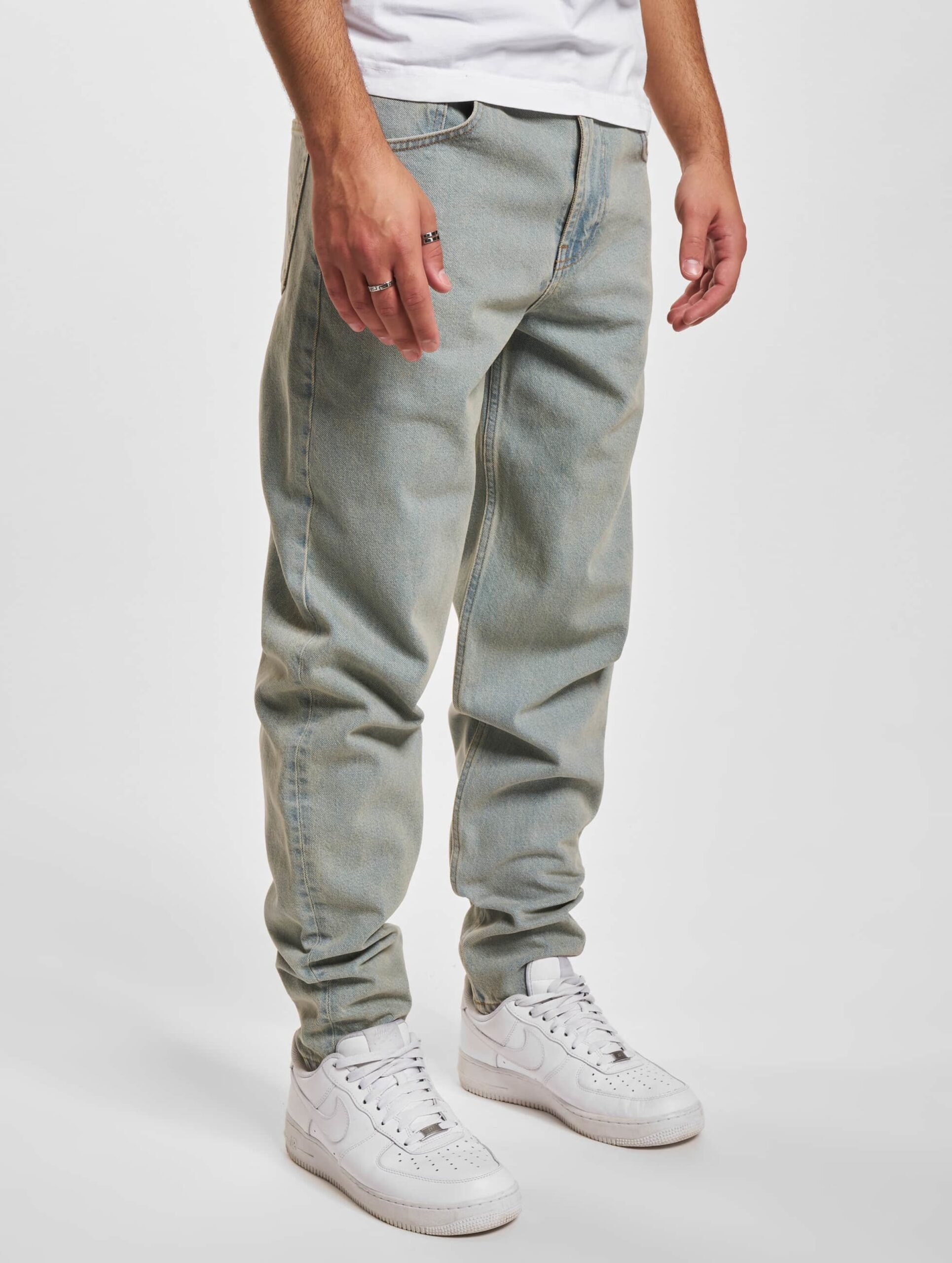 loose-fit-jeans-herren-452tjp-1.jpg