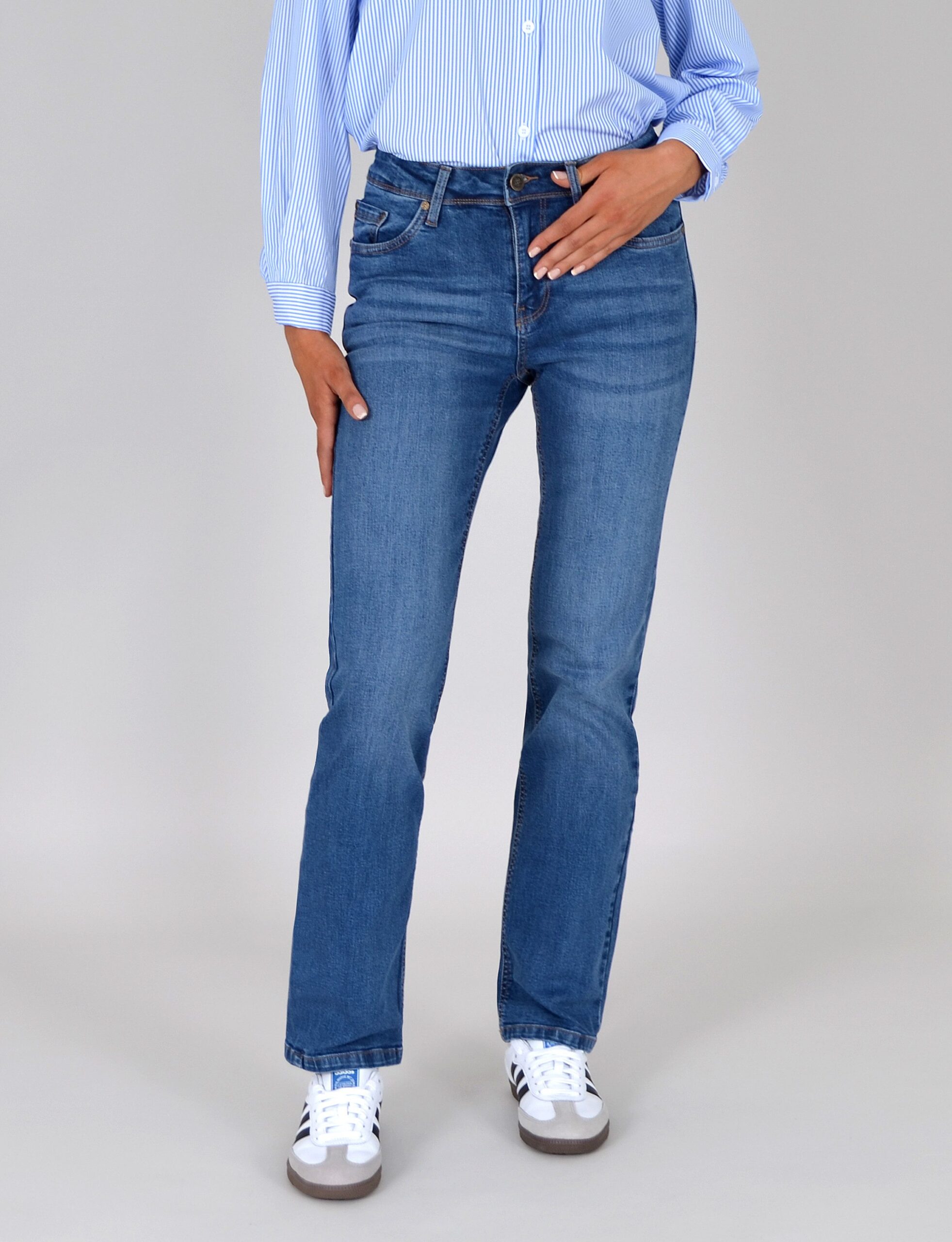 straight-leg-jeans-damen-110fxo-1.jpg
